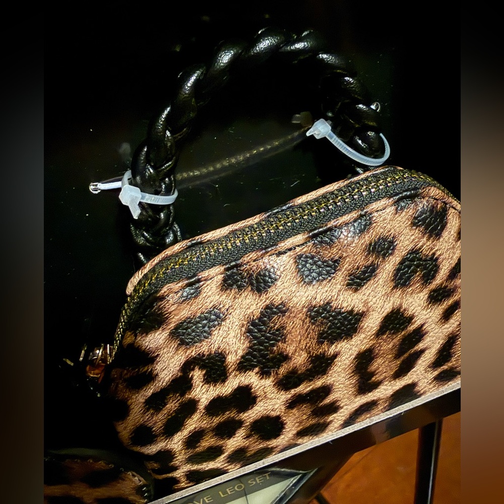 House of Harlow 1960 NWT Leopard Print Wristlet Purse Key Chain Set (P212) - Picture 6 of 7